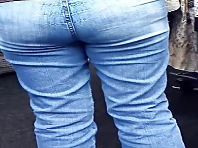 Bella ragazza sta leccando la figa pelosa porno vecchio e ragazza