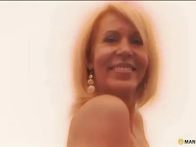 Lela Star sta sesso giovani con vecchi soddisfacendo un bel ragazzo
