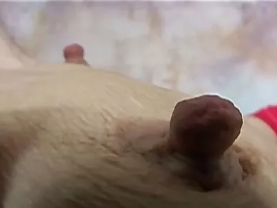 La giovane bomba Aria Lee condivide un grosso cazzo palpitante con video porno vecchi e giovani la sua matrigna