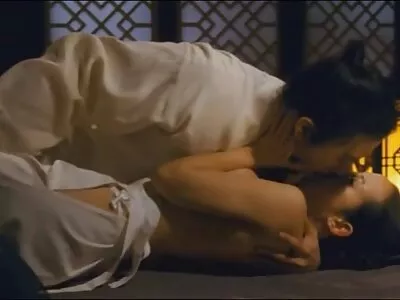 La giovane bomba Ava vecchi con giovani donne Parker si fa scopare dolcemente a letto
