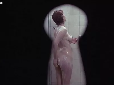 La porno anziani e giovani sirena rossa si fa sfondare il culo perfetto