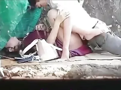 Bionda arrapata ha solo bisogno di una bella video porno anziani con giovani scopata