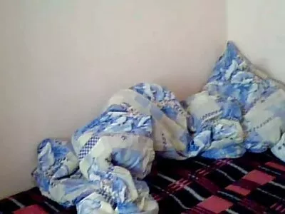 L'insegnante indiana ha ricevuto un regalo di compleanno sesso con vechi