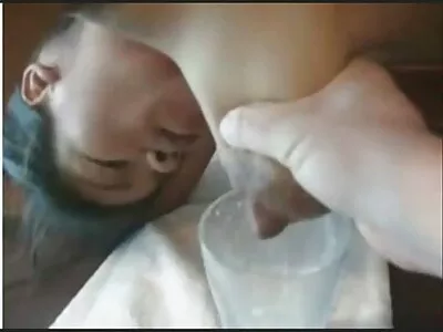 La mogliettina Sophie Dee video porno vecchi e giovani cavalca il duro Schlong del suo uomo