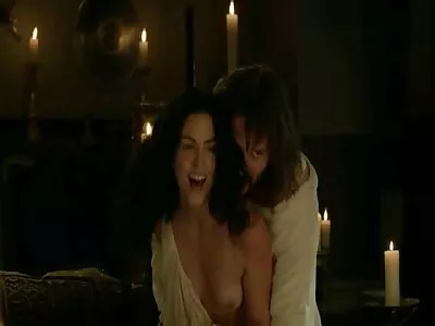 XXXmas Elfo spiare una bruna dai grossi seni vecchi e giovani porno sotto la doccia