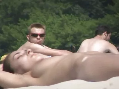 Il giovane ragazzo scopa la porno vecchi e giovani sua matrigna arrapata