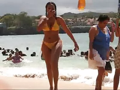 Le donne sexy scopano video porno vecchi con giovani con un ragazzo fortunato